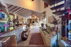 Magnificent rustic house with views of Ferradura Beach and a large garden