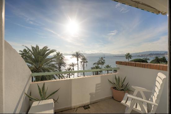 Top-floor duplex apartment with panoramic sea view on the Croisette in Cannes