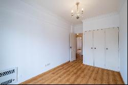 Flat, 4 bedrooms, for Sale