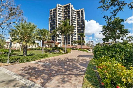 6000 Pelican Bay Blvd, #1202, Naples, FL, 34108, USA