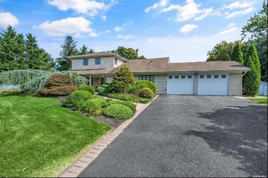 109 Caramel Road, Commack, NY, 11725, USA