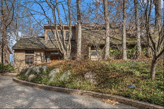 4451 Rolling Pine Drive, West Bloomfield, MI, 48323, USA