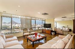 Spacious apartment with views of Christ the Redeemer and Lagoa in Leblon