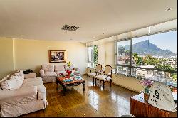 Spacious apartment with views of Christ the Redeemer and Lagoa in Leblon