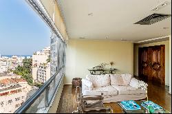 Spacious apartment with views of Christ the Redeemer and Lagoa in Leblon