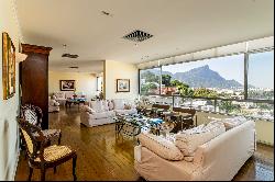 Spacious apartment with views of Christ the Redeemer and Lagoa in Leblon