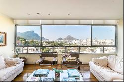 Spacious apartment with views of Christ the Redeemer and Lagoa in Leblon