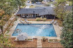 Lindridge Martin Manor with a Pool