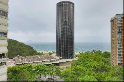 High-floor apartment with ocean and Pedra da Gávea views in São Conrado