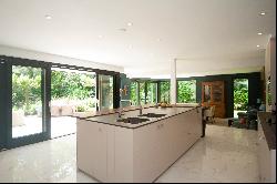 Modern Villa in the Beautiful Prins Hendrikpark in Baarn