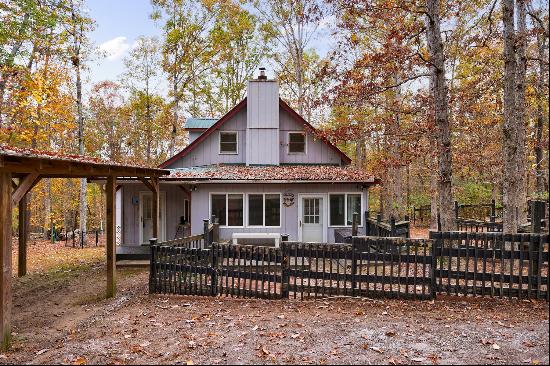 Stunning Mountain Retreat on Over an Acre of Land