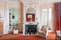 Paris 7th District - Bon Marche - Family and reception apartment with exceptional views