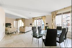 Paris 16th District - A bright 3-bed apartment