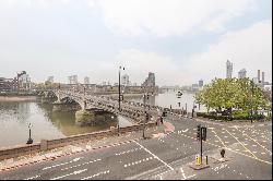 A chic apartment overlooking the Thames in Cheyne Walk