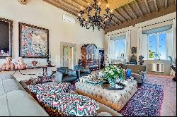 Stunning historic villa in the hills near Lucca