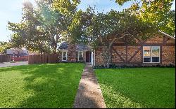 Welcome to this inviting corner home!