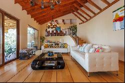 House with privileged view, 5 bedrooms in Cerro Los Dominicos.