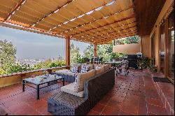 House with privileged view, 5 bedrooms in Cerro Los Dominicos.