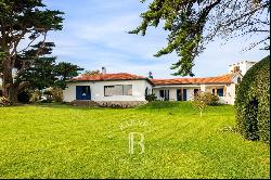 CIBOURE, 166 M² HOUSE WITH MOUNTAIN AND SEA VIEWS