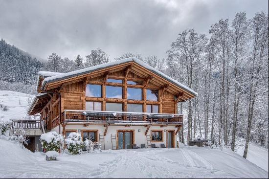 An outstanding ski-in ski-out chalet perched on the slopes of Les Houches.