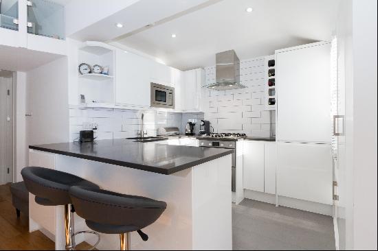 2 bedroom apartment for sale in Bayswater, W2.