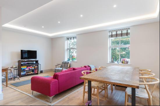 Three bedroom, luxury duplex apartment in the heart of historic Clapham