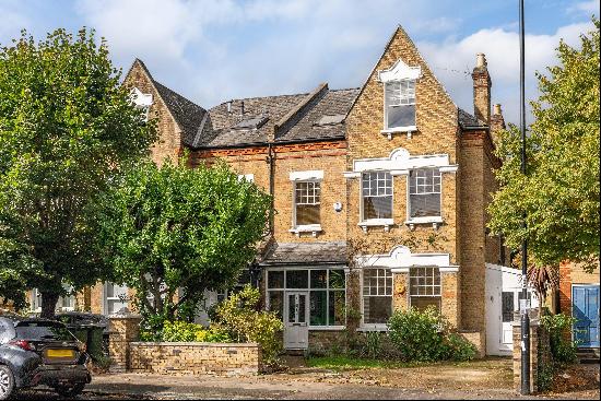 A wonderful six bedroom Victorian family home spanning  3,068 sq ft with period features i