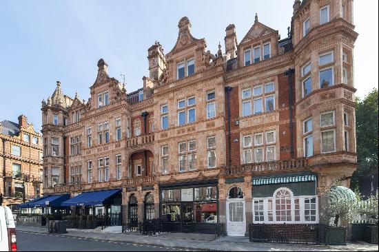 A sophisticated two bedroom apartment for sale in the heart of Mayfair.