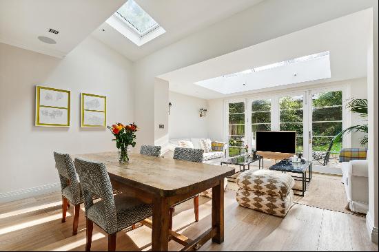 Four Bedroom, Four Bathroom End Of Terrace House In The Highly Sought-After Chiswick Gate 