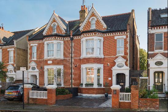 Beautiful semi-detached Victorian family home with off street parking and a South Facing g