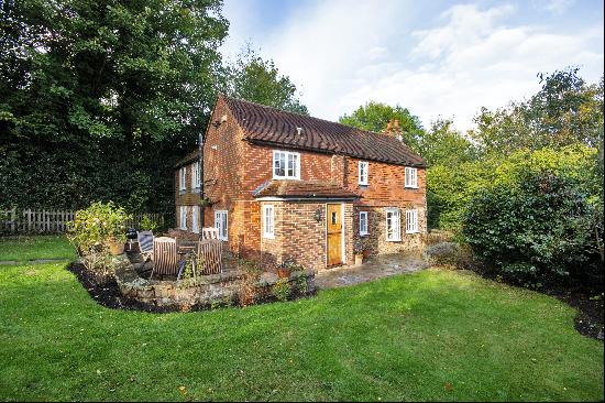 A charming detached three bedroom cottage, situated in Seal Chart, Sevenoaks.