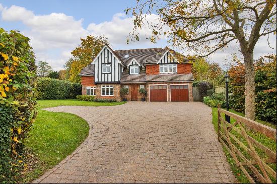 A striking family home in excellent condition, with a large landscaped garden and ideally 