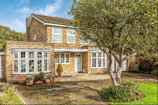 A beautifully presented, link detached family home set in a wonderful plot surrounded by g