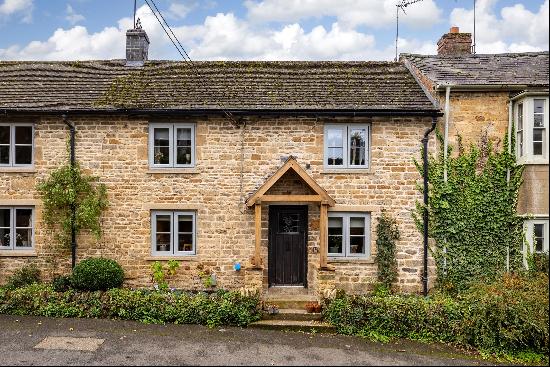 Beautifully presented cottage in this highly desirable village.