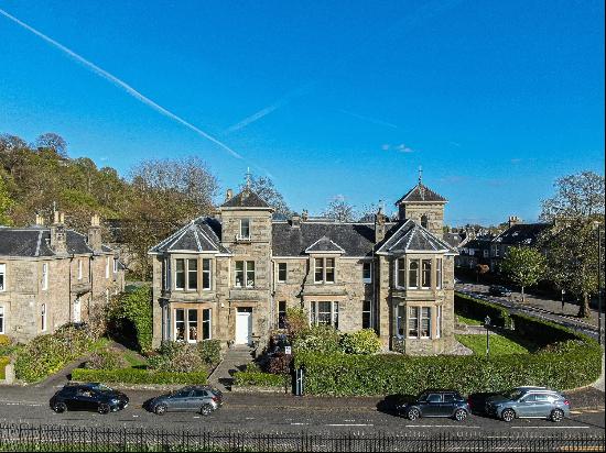 Magnificent 5 bedroom, 3 bathroom, duplex apartment within one of Stirling's most prominen