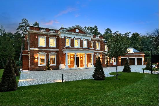 A beautifully presented new build home on the main island of the Wentworth Estate.