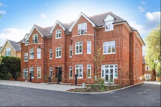 Flat for sale in Esher.