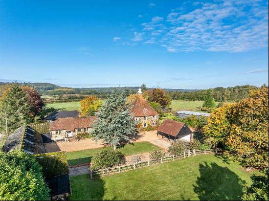 A beautifully renovated Oast House in the heart of Blackmoor with far-reaching westerly vi