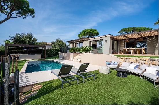 A contemporary single-storey villa for sale in Sainte-Maxime.