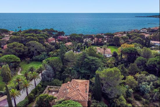 A historic residence located in the prestigious La Nastelle estate, for sale in Sainte-Max