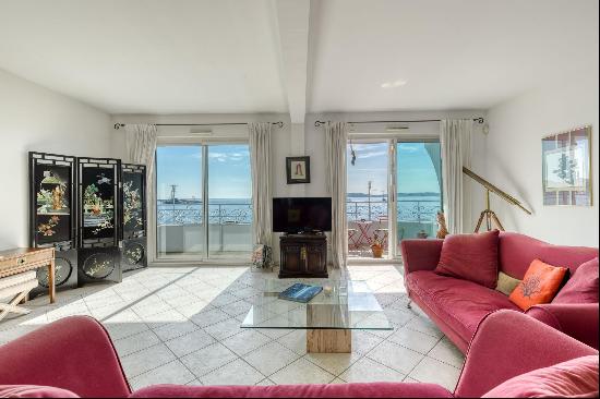 A fantastic seafront apartment for sale in Sainte-Maxime.