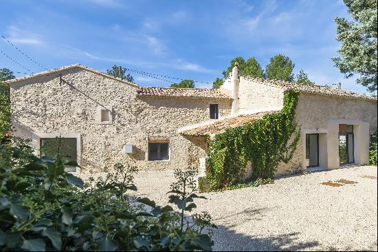 A beautiful renovated Provencal home for sale in L'Isle-sur-la-Sorgue.