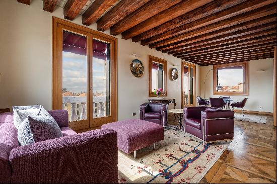 Charming apartment with breathtaking views of the Grand Canal and the Lagoon