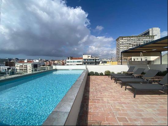 Excellent 2-bedroom apartment with swimming pool and terrace in Arroios, Lisbon.