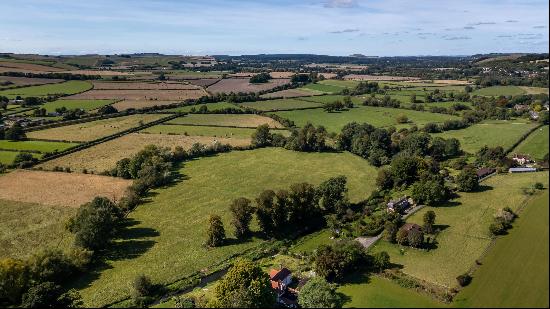 A wonderful detached 4 bedroom family home, in an idyllic position with spectacular views 