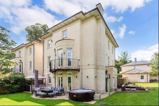 A detached 5-bedroom Georgian-style villa in an exclusive development close to Bath city c