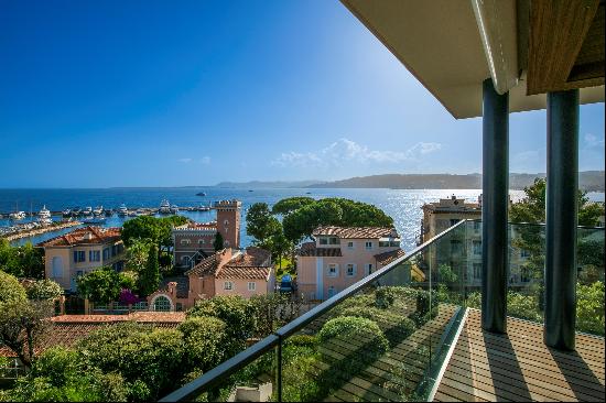 Top floor apartment with panoramic sea view in Cap d'Antibes