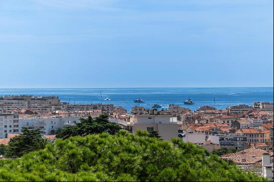 Panoramic sea view apartment in Cannes.