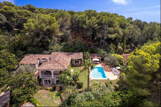 Charming villa in a peaceful green setting in Cannes