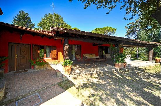 Country home set amongst olive trees in a sought-after area near Rome